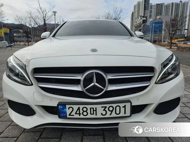 Mercedes-Benz C-Class W205 2018 Белый из Кореи