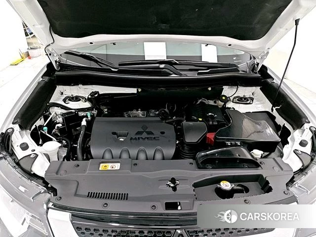 Mitsubishi  Outlander 2024 Белый из Китая