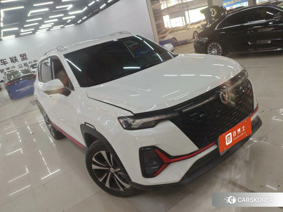 Chang'an CS35 PLUS 2021 Белый из Китая