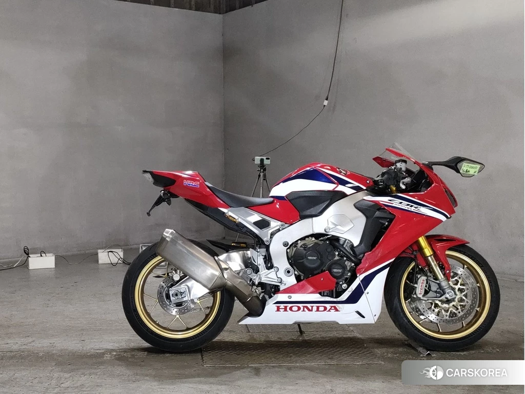 Проданный Honda CBR1000RR 2019 из Японии