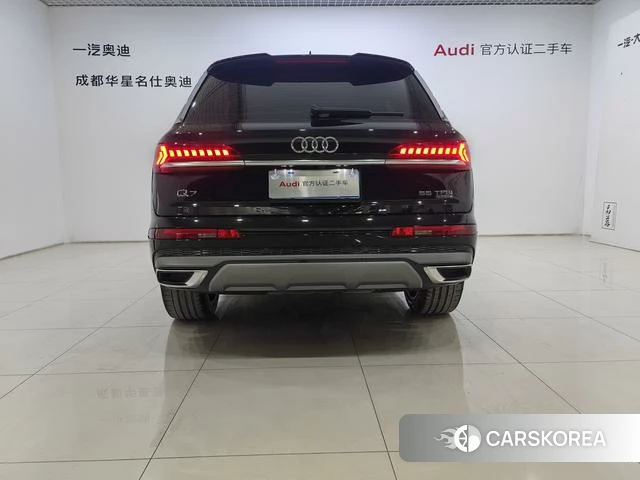 Audi Q7 2022 Черный из Китая