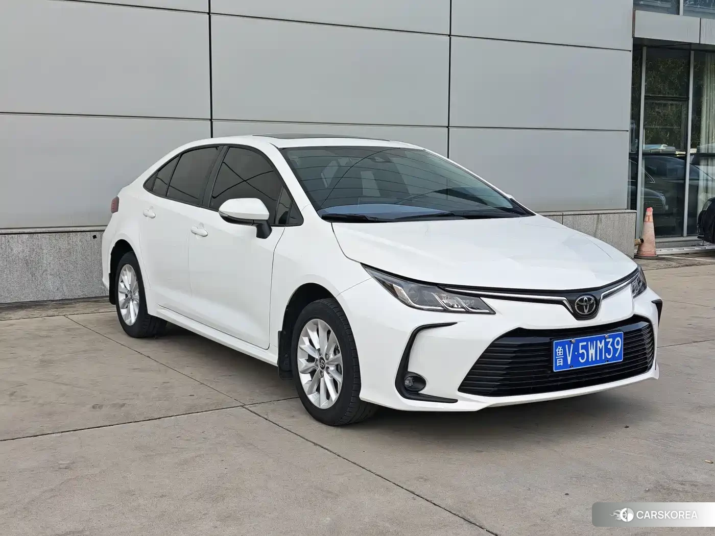 Toyota Corolla 2023 Белый из Китая