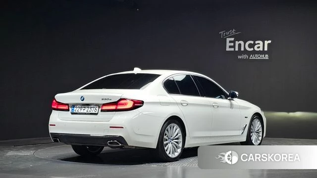 BMW 5 Series (G30) 2023 Белый из Кореи