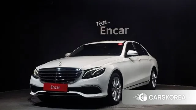 Mercedes-Benz E-Class W213 2018 Белый из Кореи