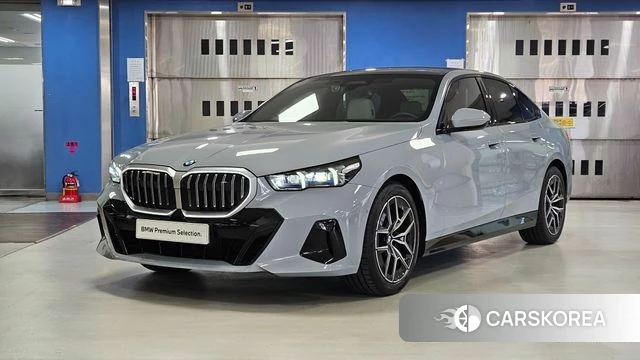 BMW 5 Series (G60) 2026 Цвет галактики из Кореи