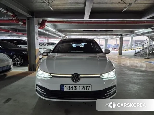 Volkswagen Golf 8th Generation 2023 Белый из Кореи