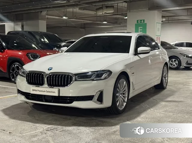 BMW 5 Series (G30) 2023 Белый из Кореи