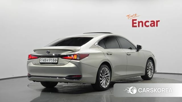 Lexus ES300h 7th generation 2020 Песочный из Кореи