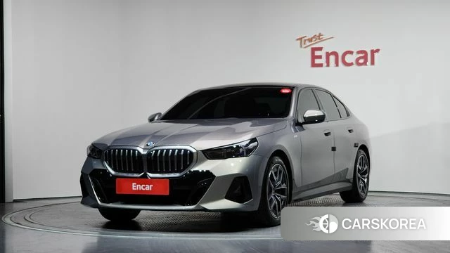 BMW 5 Series (G60) 2025 Песочный из Кореи