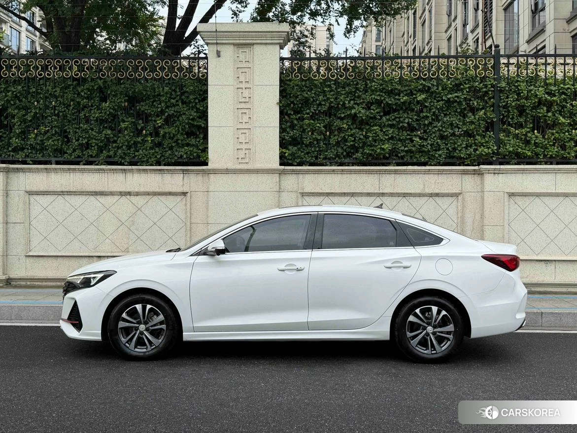 Chang'an Yidong 2022 Белый из Китая