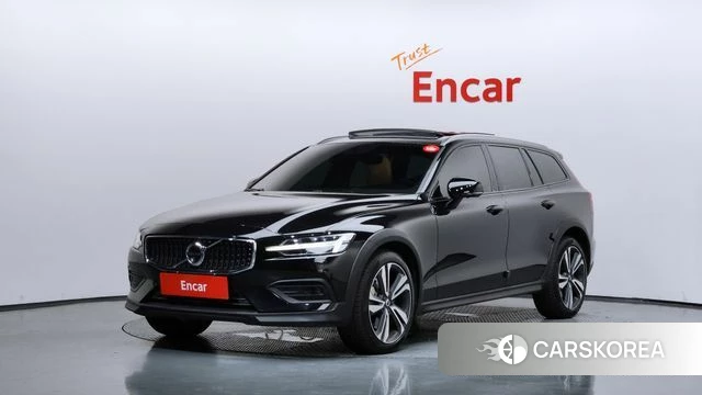 Volvo V60 Cross-Country 2nd Generation 2021 Черный из Кореи