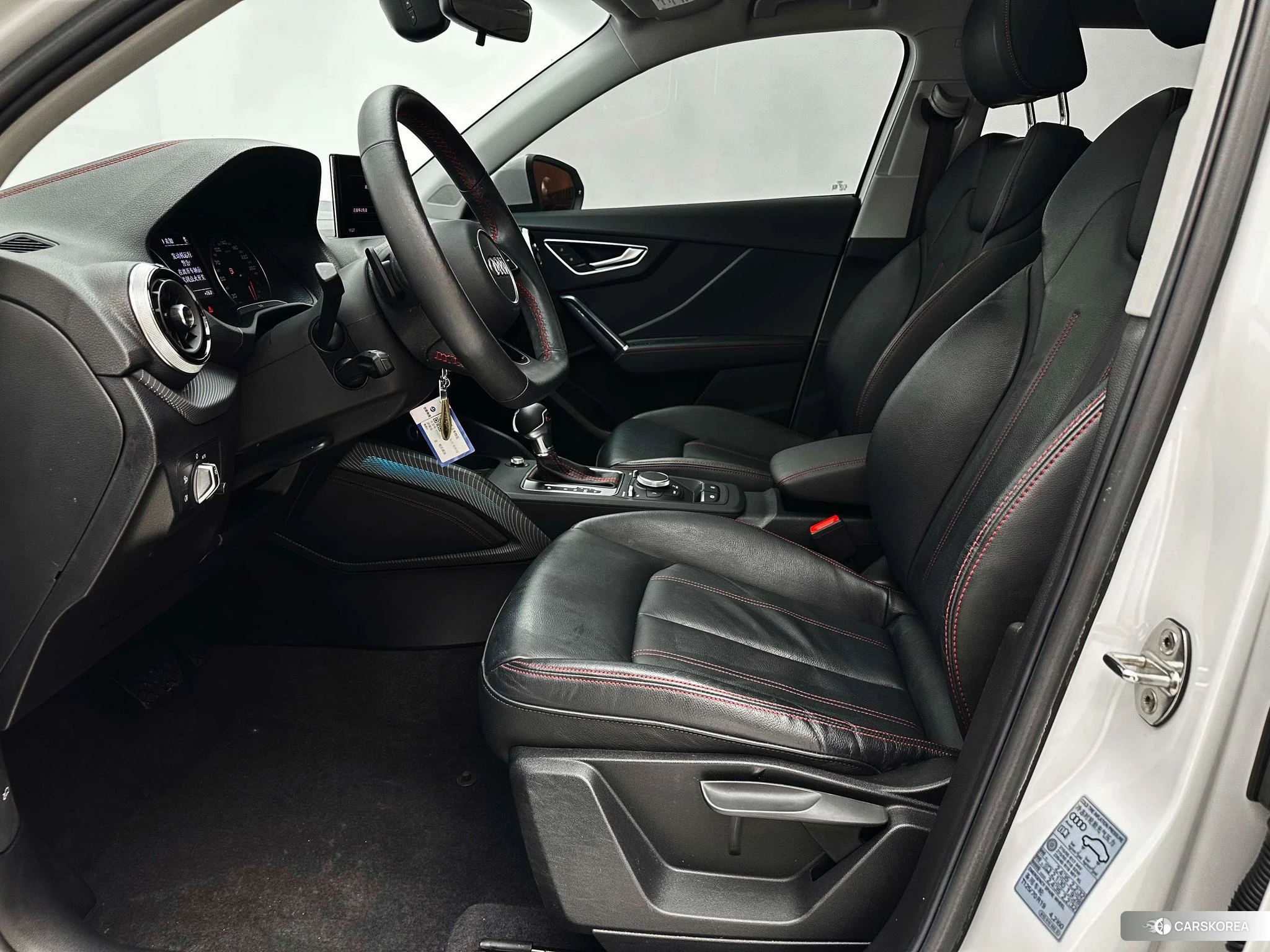 Audi Q2L 2021 Белый из Китая