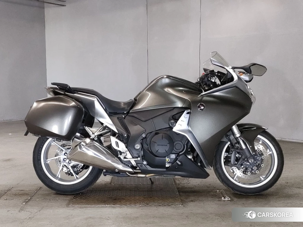 Проданный Honda VFR1200F 2013 из Японии, фото 2