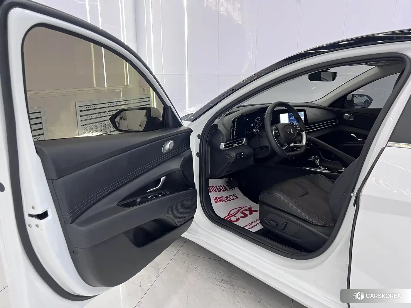 Hyundai Elantra 2023 Белый из Китая
