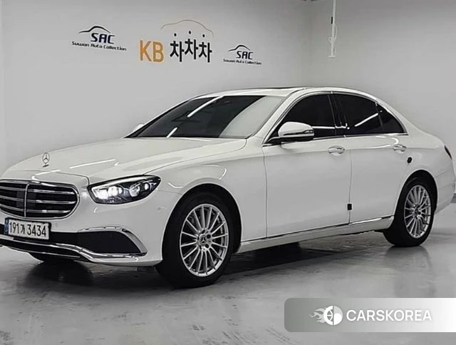 Mercedes-Benz E-Class W213 2021 Белый из Кореи