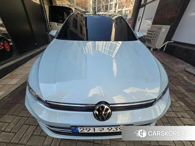 Volkswagen Golf 8th Generation 2025 Светло-серебряный цвет из Кореи