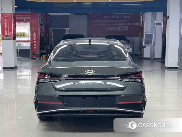 Hyundai Elantra 2023 Темно-серый из Китая