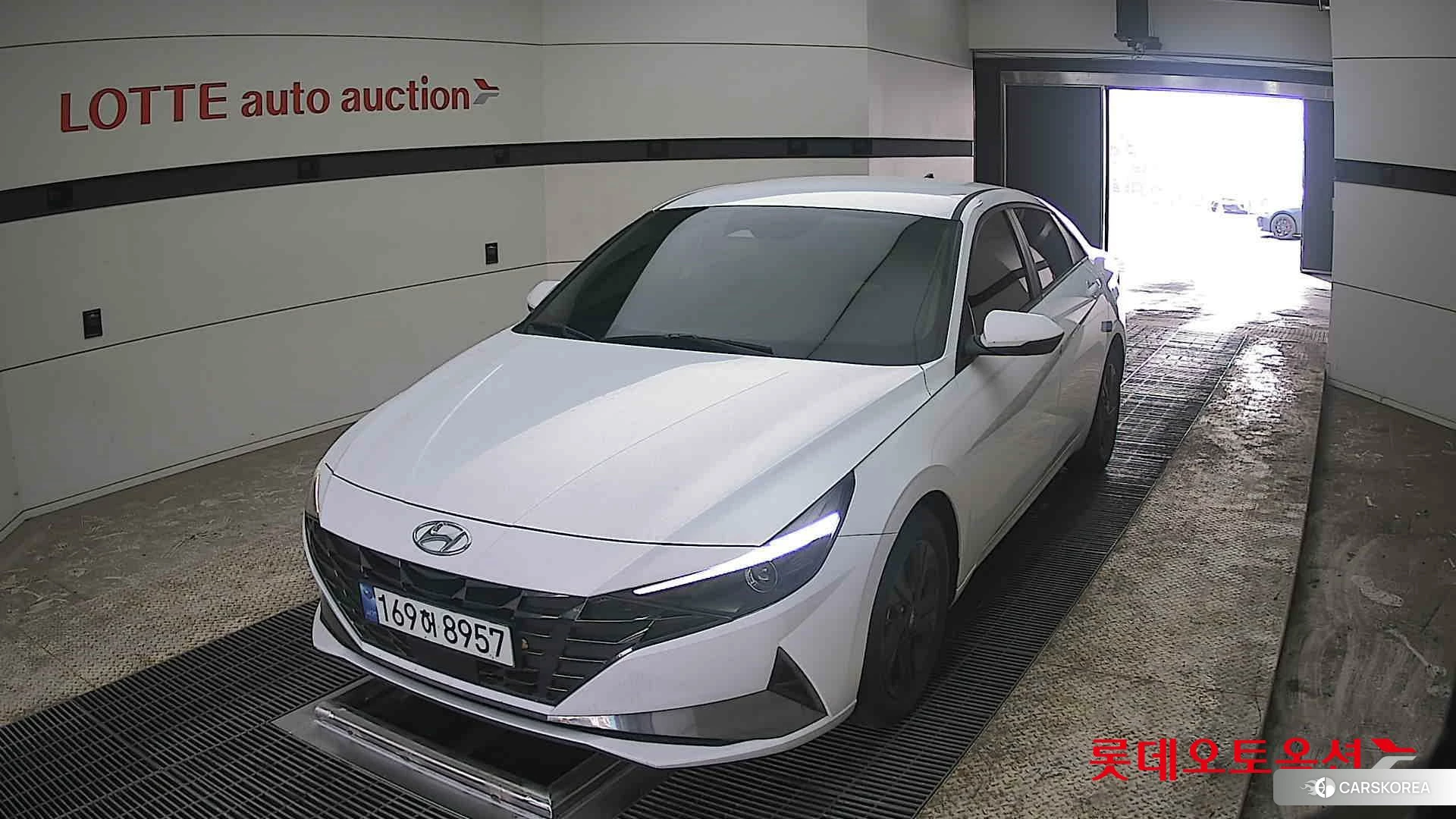 Hyundai Avante 2023 Polar White из Кореи