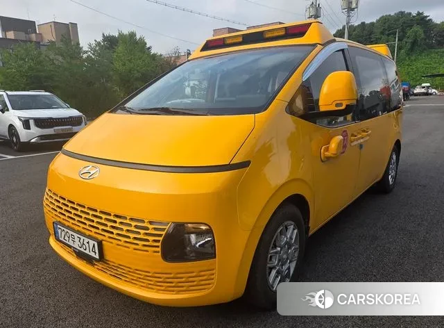 Hyundai Staria 2023 Желтый из Кореи