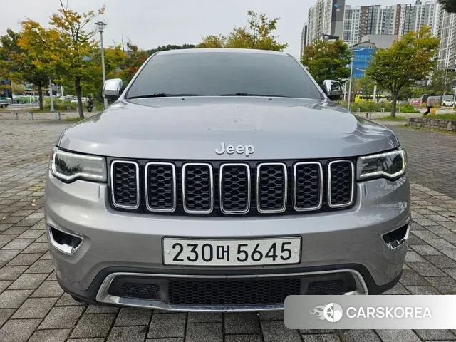 Jeep Grand Cherokee 2019 Серебристо-серый из Кореи