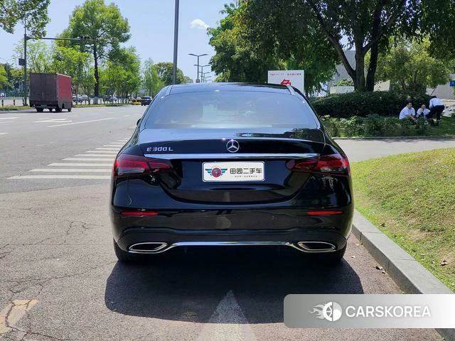Mercedes-Benz E-class 2022 Черный из Китая