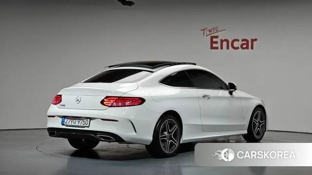 Mercedes-Benz C-Class W205 2021 Белый из Кореи