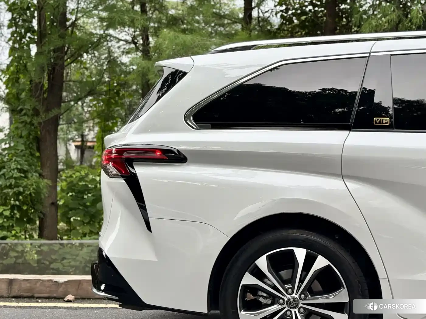 Toyota Granvia 2023 Белый из Китая