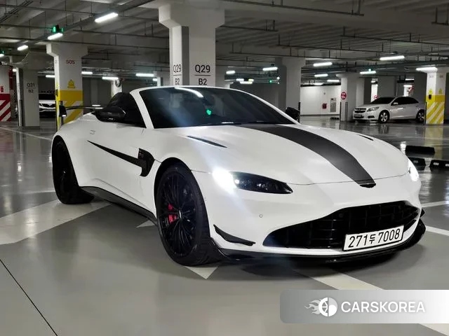 Aston Martin Vantage 2nd Generation 2022 Белый из Кореи