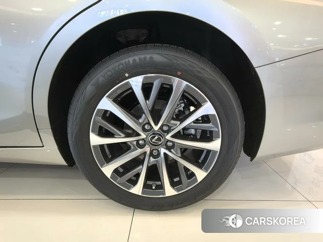 Lexus ES 2026 Шампань из Китая