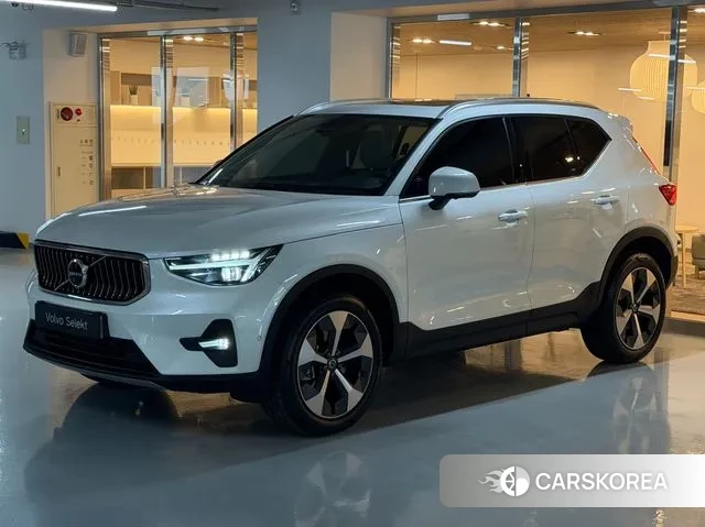 Volvo XC40 2025 Белый из Кореи