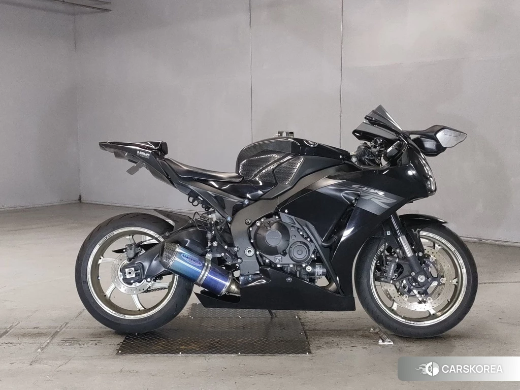 Проданный Honda CBR1000RR id 4171933 из Японии, фото 2