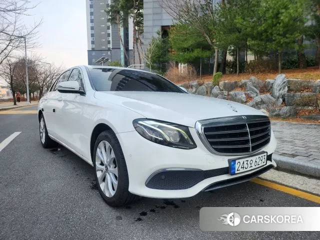 Mercedes-Benz E-Class W213 2018 Белый из Кореи