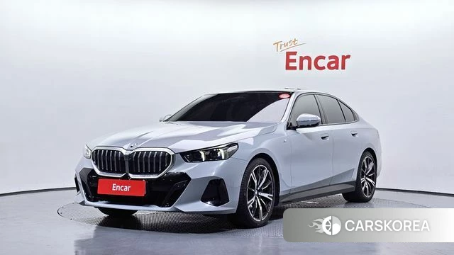 BMW 5 Series (G60) 2024 Серебристо-серый из Кореи