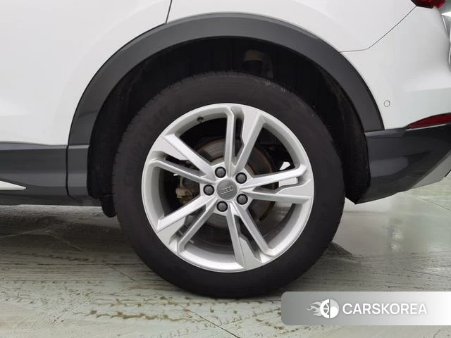 Audi Q3 2021 Белый из Китая