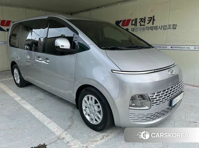 Hyundai Staria 2022 Серебристо-серый из Кореи