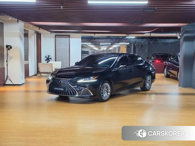 Lexus ES300h 7th generation 2023 Черный из Кореи