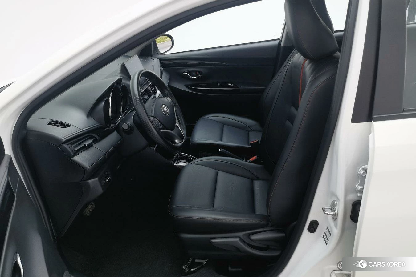 Toyota YARIS L Zhixuan 2021 Белый из Китая
