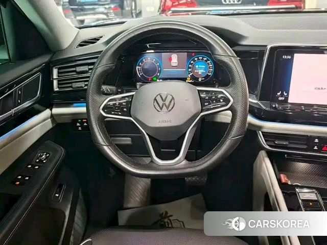 Volkswagen Tourang 2023 Черный из Китая