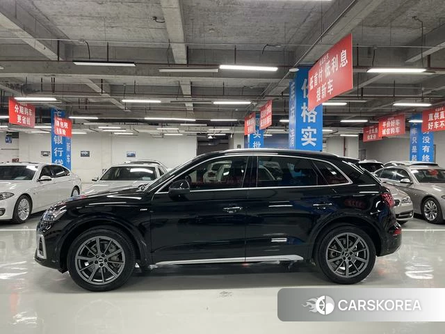 Audi Q5L 2021 Черный из Китая