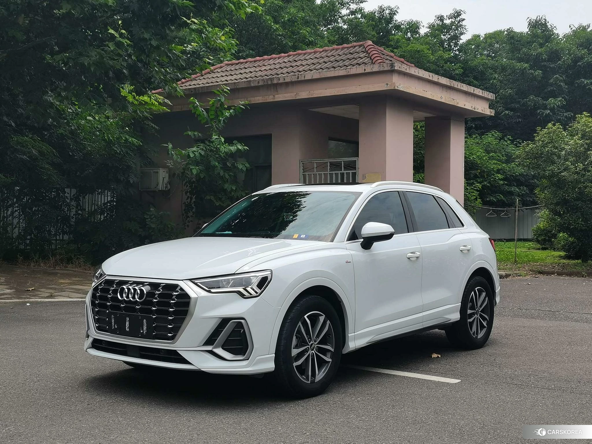 Audi Q3 2021 Белый из Китая