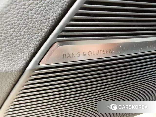Audi Q7 2026 Черный из Китая