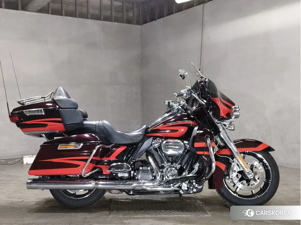 Проданный Harley-Davidson Electra Glide FLHTKSE1800 CVO 2017 из Японии, фото 2