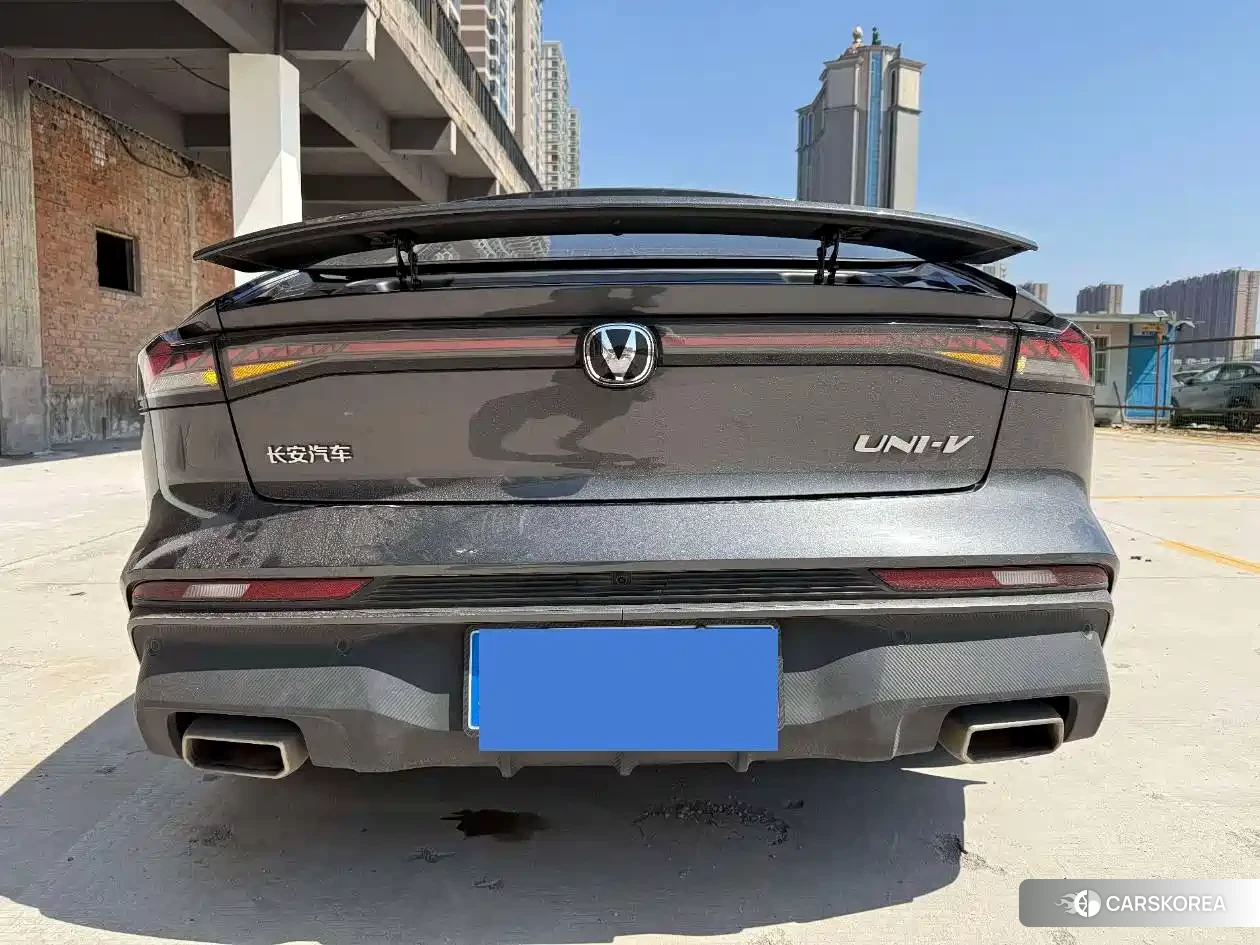 Chang'an Changan UNI-V 2024 Silver/gray из Китая