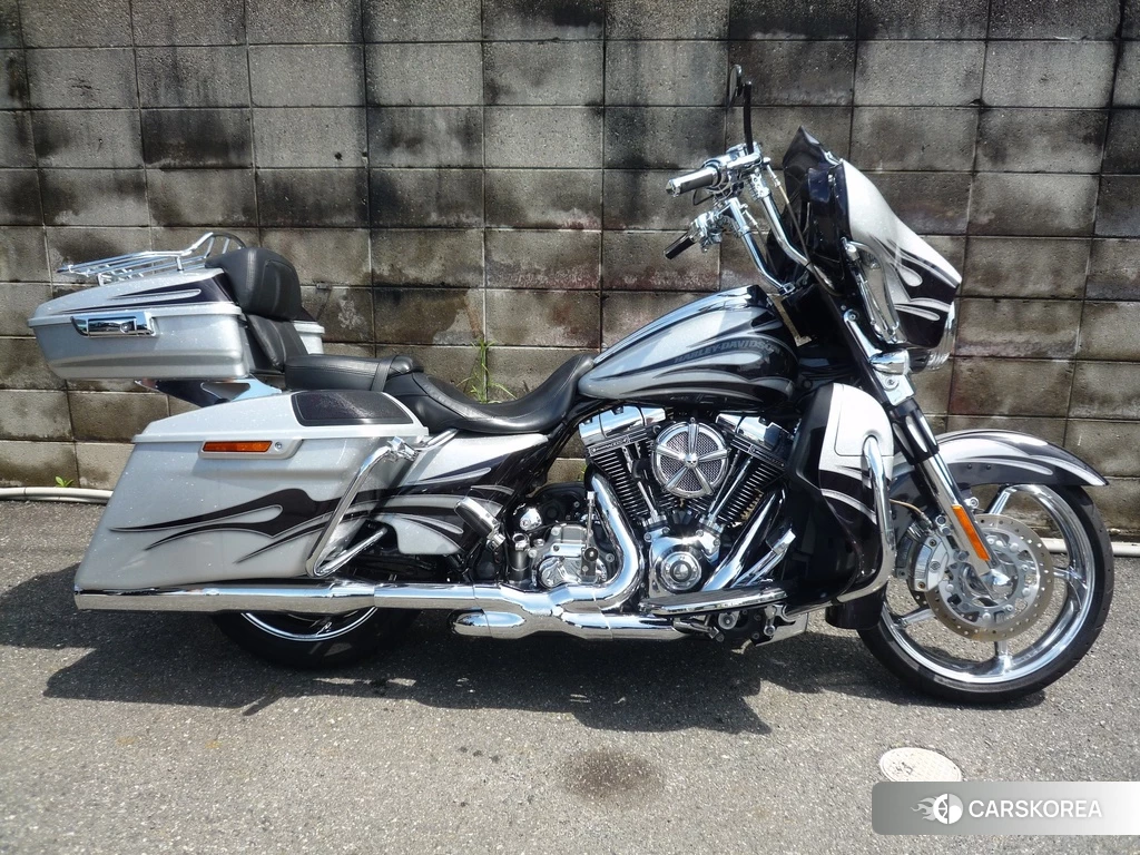 Проданный Harley-Davidson Street Glide FLHXSE1800 CVO 2015 из Японии