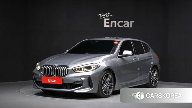 BMW 1 Series (F40) 2023 Серебристо-серый из Кореи