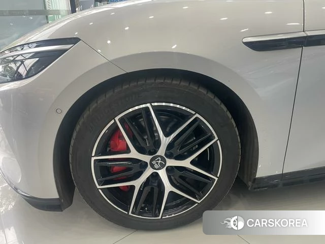 BYD Han L EV 2025 Серебристо-серый из Китая