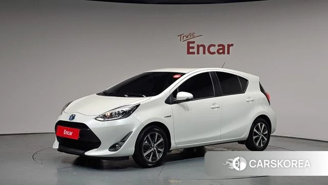 Toyota Prius C 2018 Белый из Кореи
