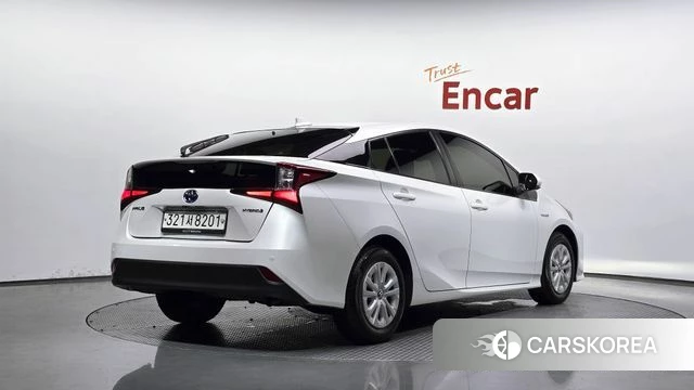 Toyota Prius 4th Generation 2021 Белый из Кореи