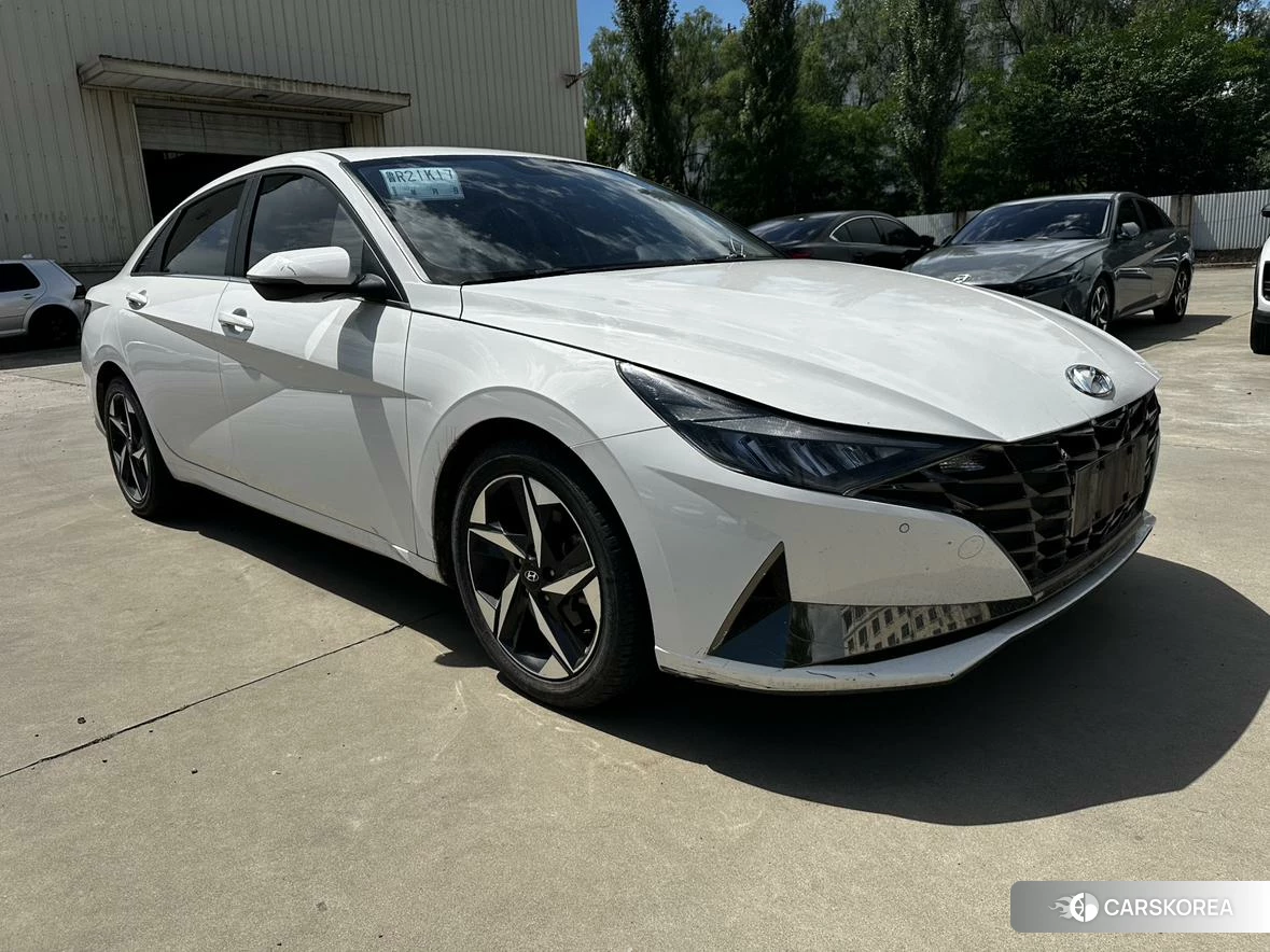 Hyundai Elantra 2022 Белый из Китая