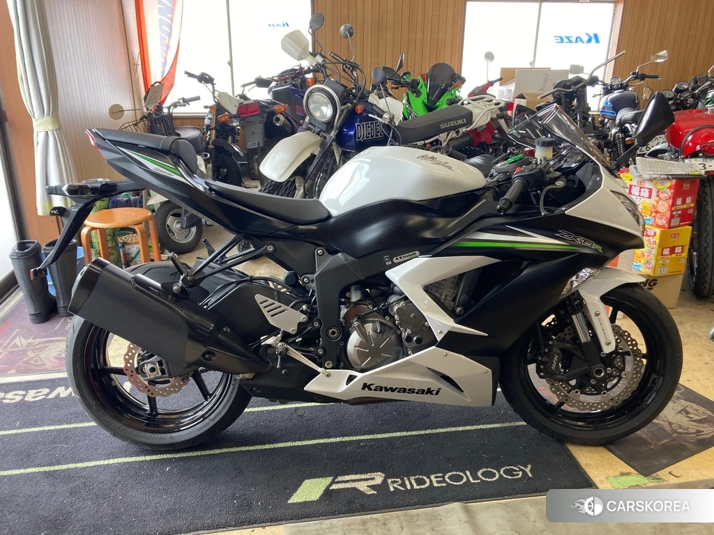 Проданный Kawasaki NINJA ZX-6R 2014 из Японии